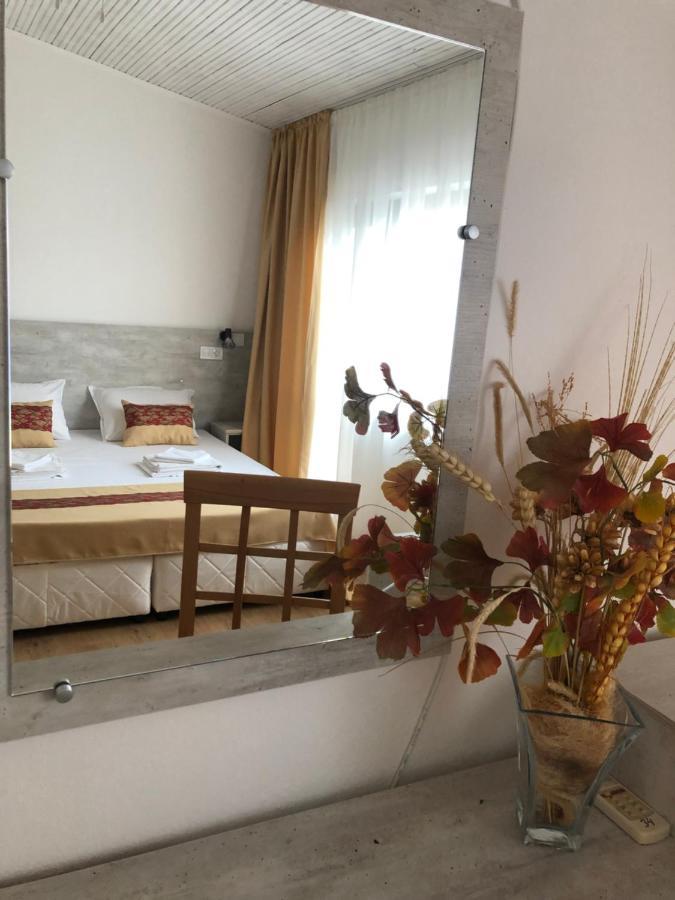 Guest Rooms Southern Nights Varvara  Esterno foto