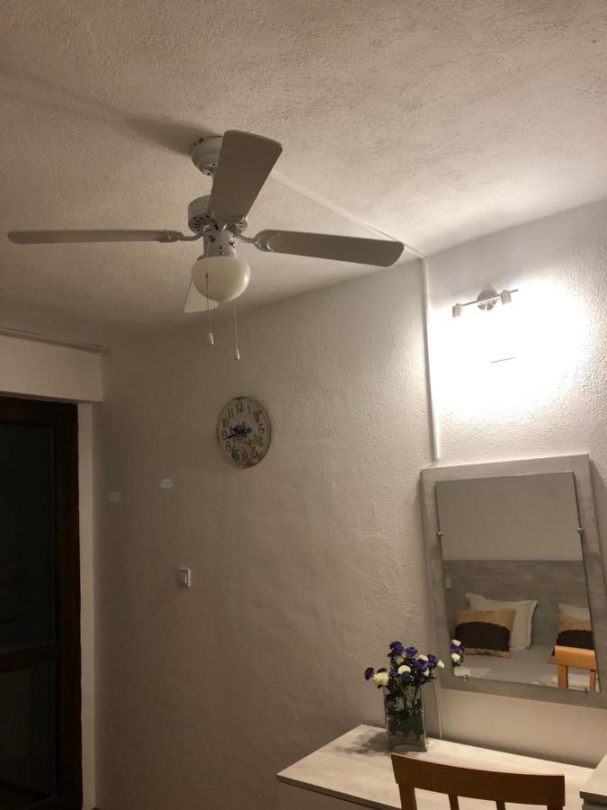 Guest Rooms Southern Nights Varvara  Esterno foto