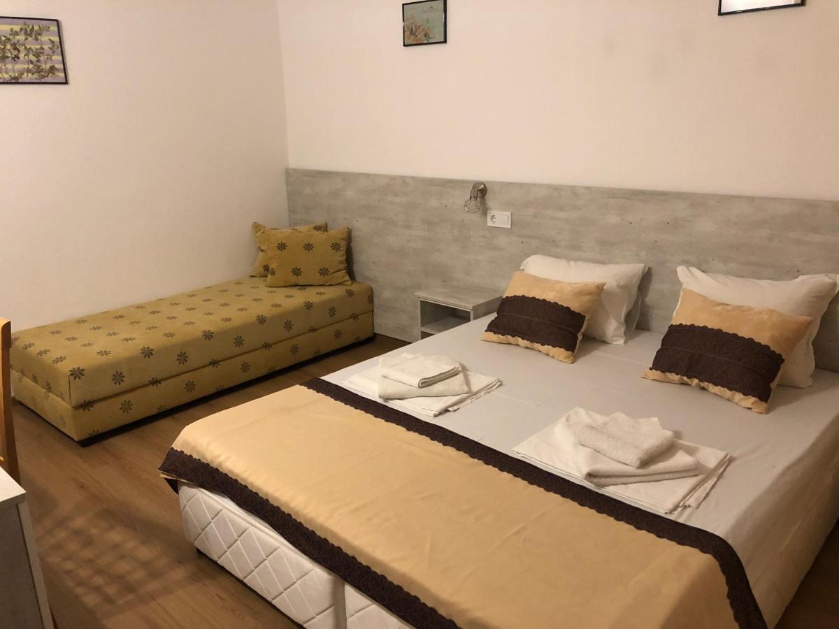 Guest Rooms Southern Nights Varvara  Esterno foto
